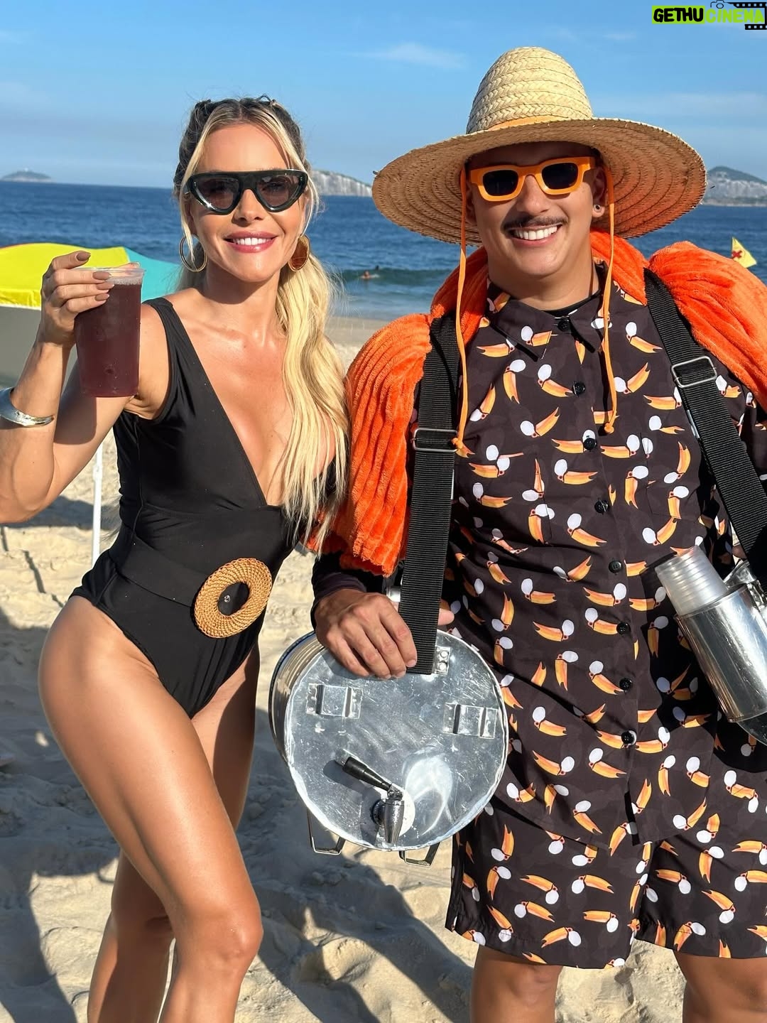 Monique Alfradique - 5.6K Likes - Clássico da carioca: sol, mar, biscoito Globo e mate!
Né @matedobigode !? ☀️😎 Quem aí concorda? 

🐚Não percam @beachlifebr toda sexta às 22h no @enowbrasil 
🐚 E disponível no @universalplusbr 

@popcon.tv