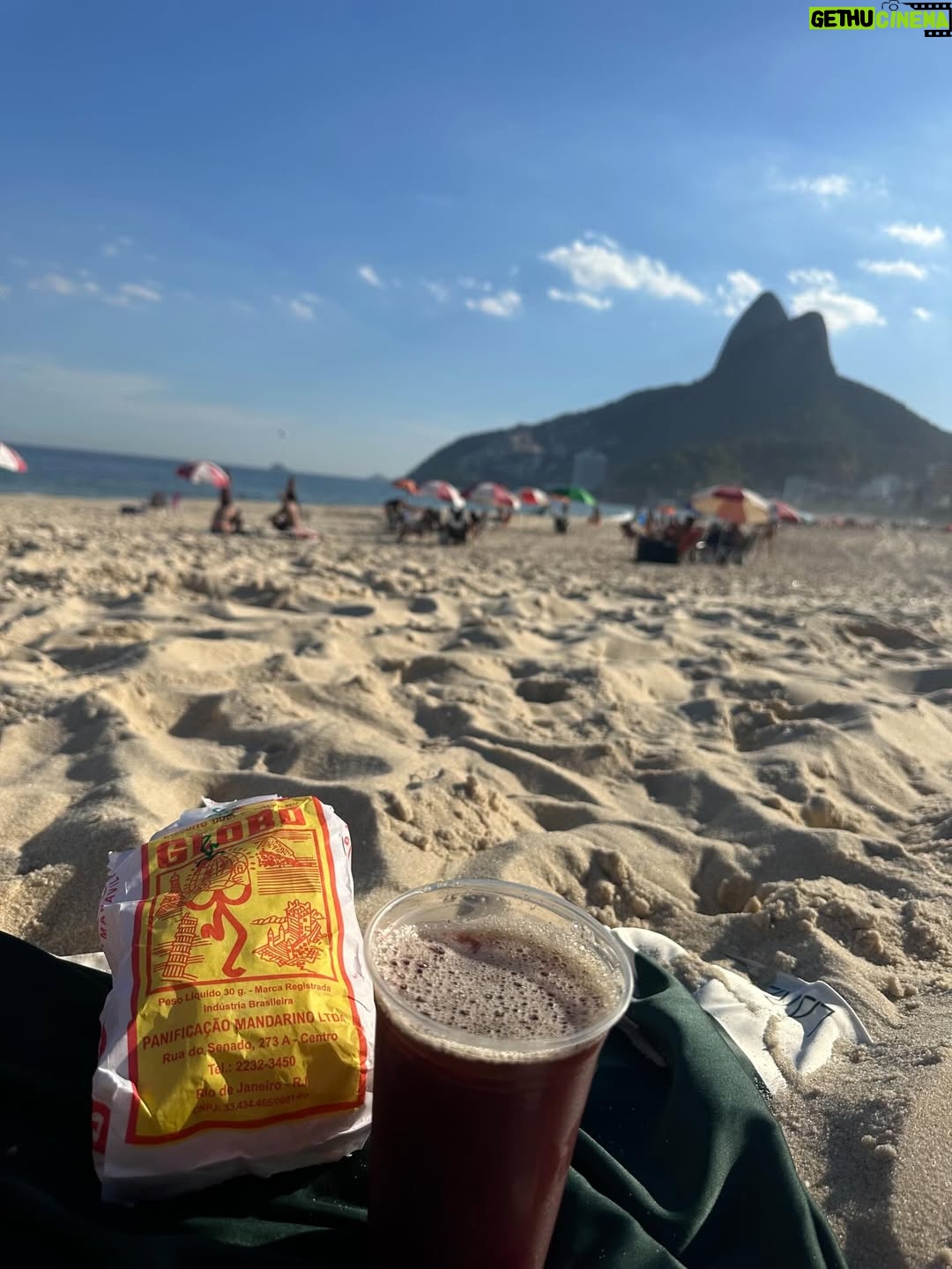 Monique Alfradique - 5.6K Likes - Clássico da carioca: sol, mar, biscoito Globo e mate!
Né @matedobigode !? ☀️😎 Quem aí concorda? 

🐚Não percam @beachlifebr toda sexta às 22h no @enowbrasil 
🐚 E disponível no @universalplusbr 

@popcon.tv