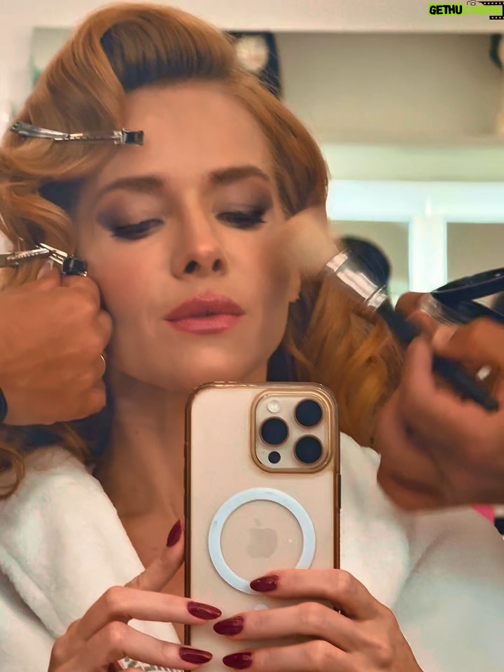 Monique Alfradique - 8.4K Likes - Retro mode: ON
Alguém aí também viciado em Êta Mundo Melhor?