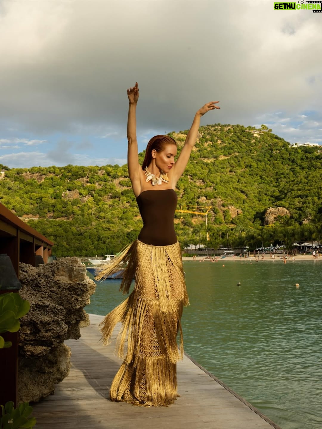 Monique Alfradique - 6K Likes - ℬℴ𝓃𝒿ℴ𝓊𝓇 🌞