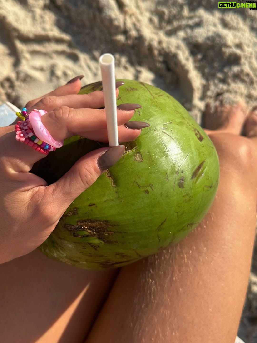 Monique Alfradique - 12.6K Likes - 𝑺𝒂́𝒃𝒂𝒅𝒐 𝒐𝒇𝒇