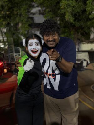Monisha Blessy Instagram - தூரம் நின்று யோசித்தால்
குட்டை கூட ஆழம்தான்
நீ உள்ளே சென்று நேசித்தால்
அக்கடலும் உந்தன் தோழன்தான் 🤍 

With @mimegopi_off Annaw🤩✨

Thanks to GOD:)