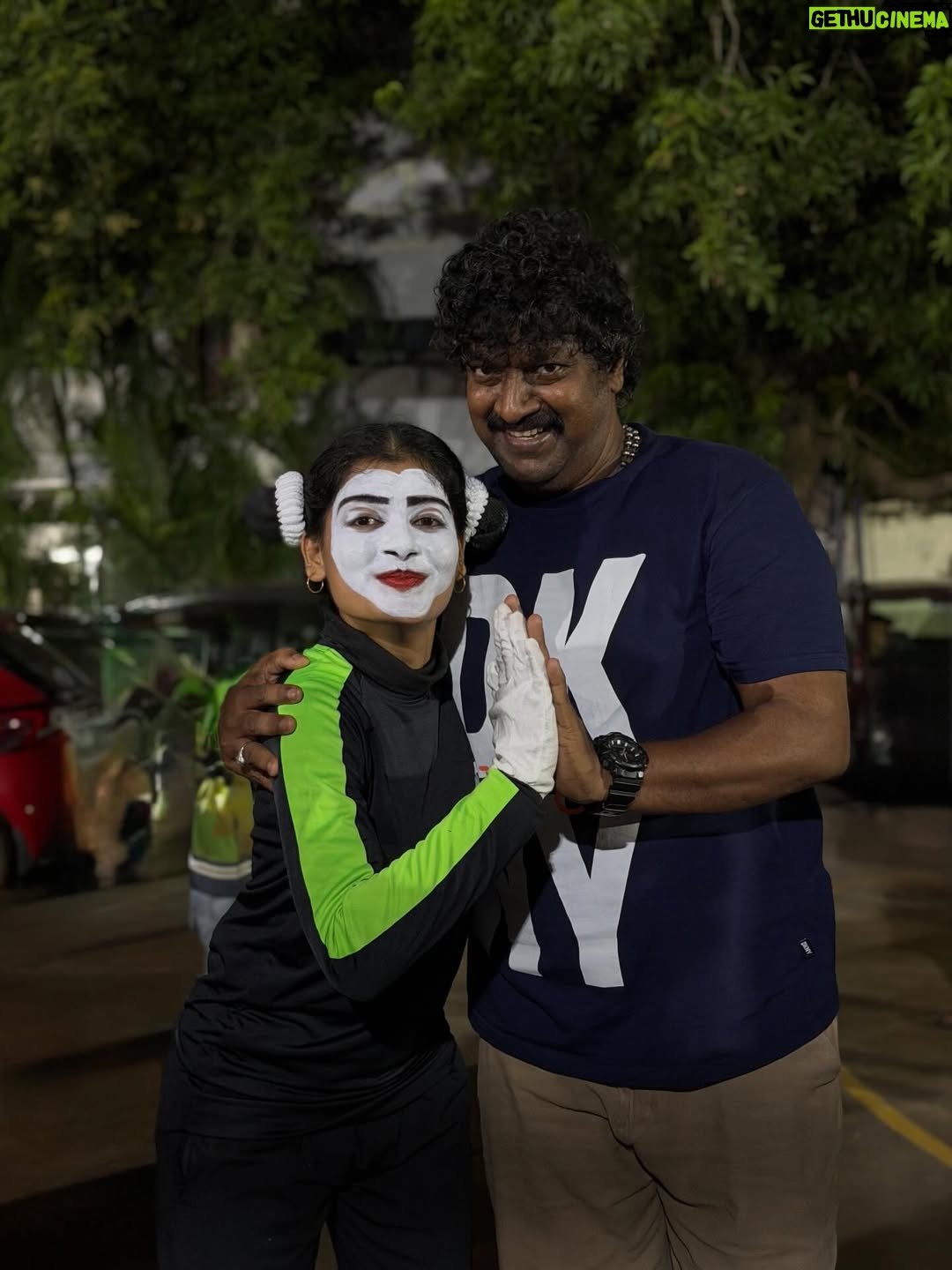 Monisha Blessy - 250.6K Likes - தூரம் நின்று யோசித்தால்
குட்டை கூட ஆழம்தான்
நீ உள்ளே சென்று நேசித்தால்
அக்கடலும் உந்தன் தோழன்தான் 🤍 

With @mimegopi_off Annaw🤩✨

Thanks to GOD:)