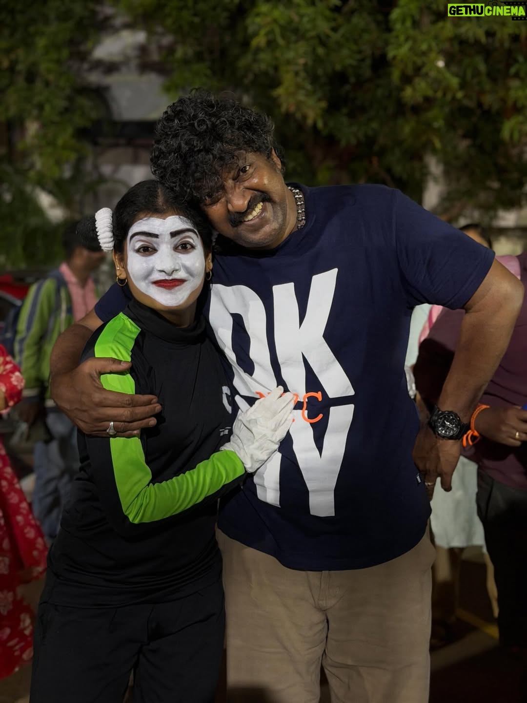 Monisha Blessy - 250.6K Likes - தூரம் நின்று யோசித்தால்
குட்டை கூட ஆழம்தான்
நீ உள்ளே சென்று நேசித்தால்
அக்கடலும் உந்தன் தோழன்தான் 🤍 

With @mimegopi_off Annaw🤩✨

Thanks to GOD:)