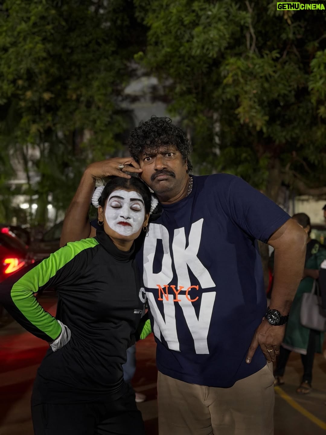 Monisha Blessy - 250.6K Likes - தூரம் நின்று யோசித்தால்
குட்டை கூட ஆழம்தான்
நீ உள்ளே சென்று நேசித்தால்
அக்கடலும் உந்தன் தோழன்தான் 🤍 

With @mimegopi_off Annaw🤩✨

Thanks to GOD:)