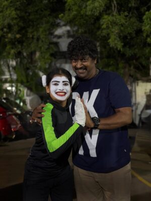 Monisha Blessy Instagram - தூரம் நின்று யோசித்தால்
குட்டை கூட ஆழம்தான்
நீ உள்ளே சென்று நேசித்தால்
அக்கடலும் உந்தன் தோழன்தான் 🤍 

With @mimegopi_off Annaw🤩✨

Thanks to GOD:)