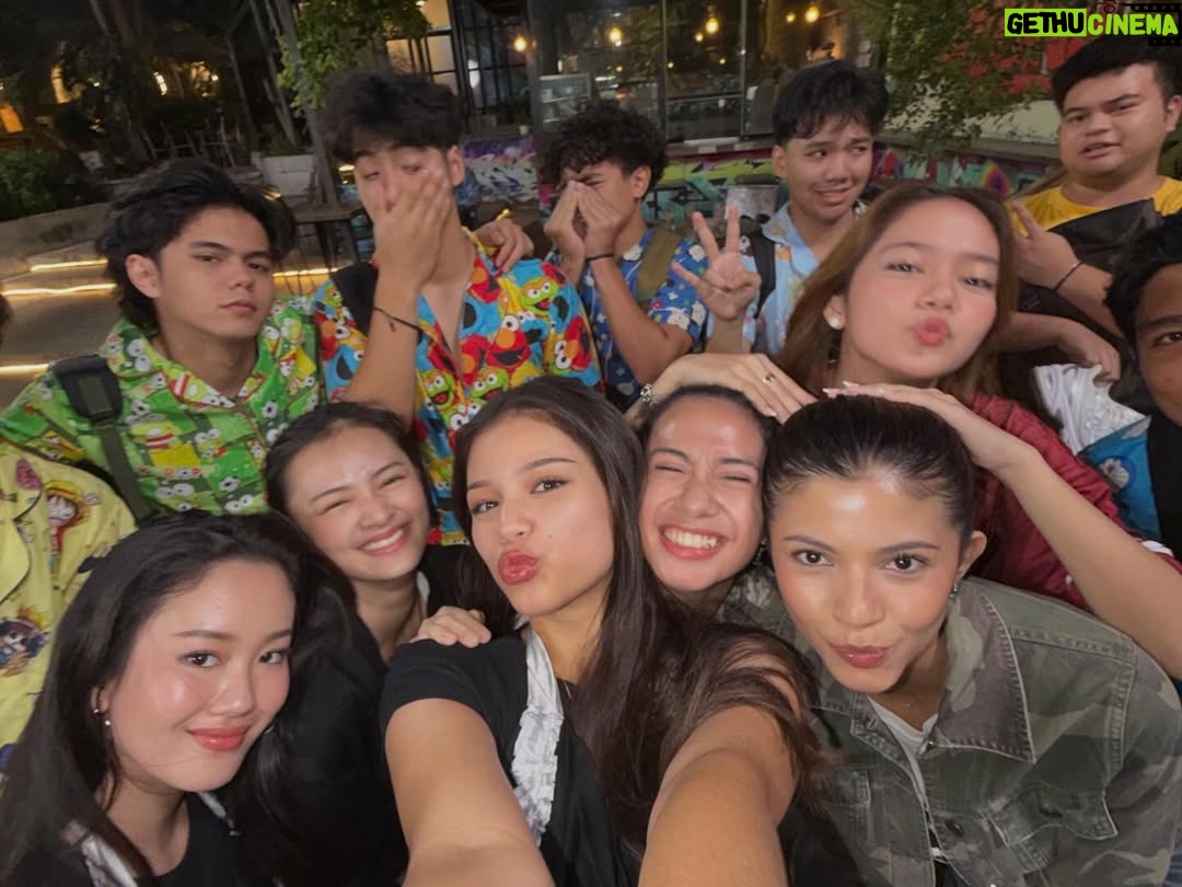 Montserrat Gizelle - 71.4K Likes - 😆