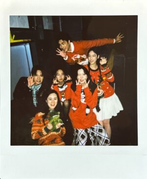 Moon Lee Instagram - 聖誕快樂🎄
謝謝太陽 謝謝信守承諾的人

@hadinotseenthesun1225 @netflixtw @make_a_deal__