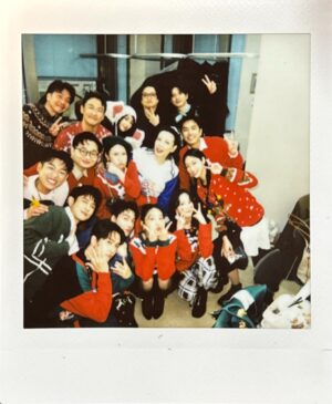 Moon Lee Instagram - 聖誕快樂🎄
謝謝太陽 謝謝信守承諾的人

@hadinotseenthesun1225 @netflixtw @make_a_deal__