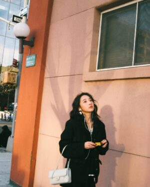 Moon Lee Instagram - 咬一口杯子蛋糕天氣就放晴了🧁

.
#CHANELSpringSummer
@chanelofficial @matthieu_blazy