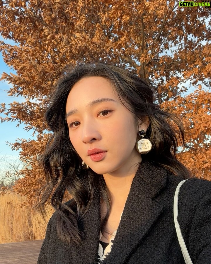 Moon Lee - 29.2K Likes - 咬一口杯子蛋糕天氣就放晴了🧁

.
#CHANELSpringSummer
@chanelofficial @matthieu_blazy