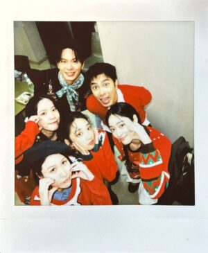 Moon Lee Instagram - 聖誕快樂🎄
謝謝太陽 謝謝信守承諾的人

@hadinotseenthesun1225 @netflixtw @make_a_deal__