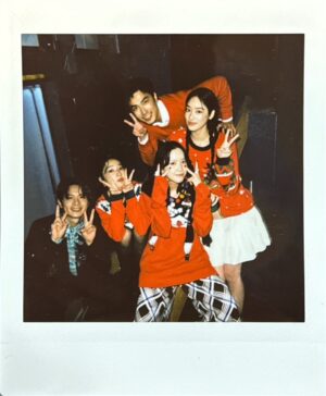 Moon Lee Instagram - 聖誕快樂🎄
謝謝太陽 謝謝信守承諾的人

@hadinotseenthesun1225 @netflixtw @make_a_deal__