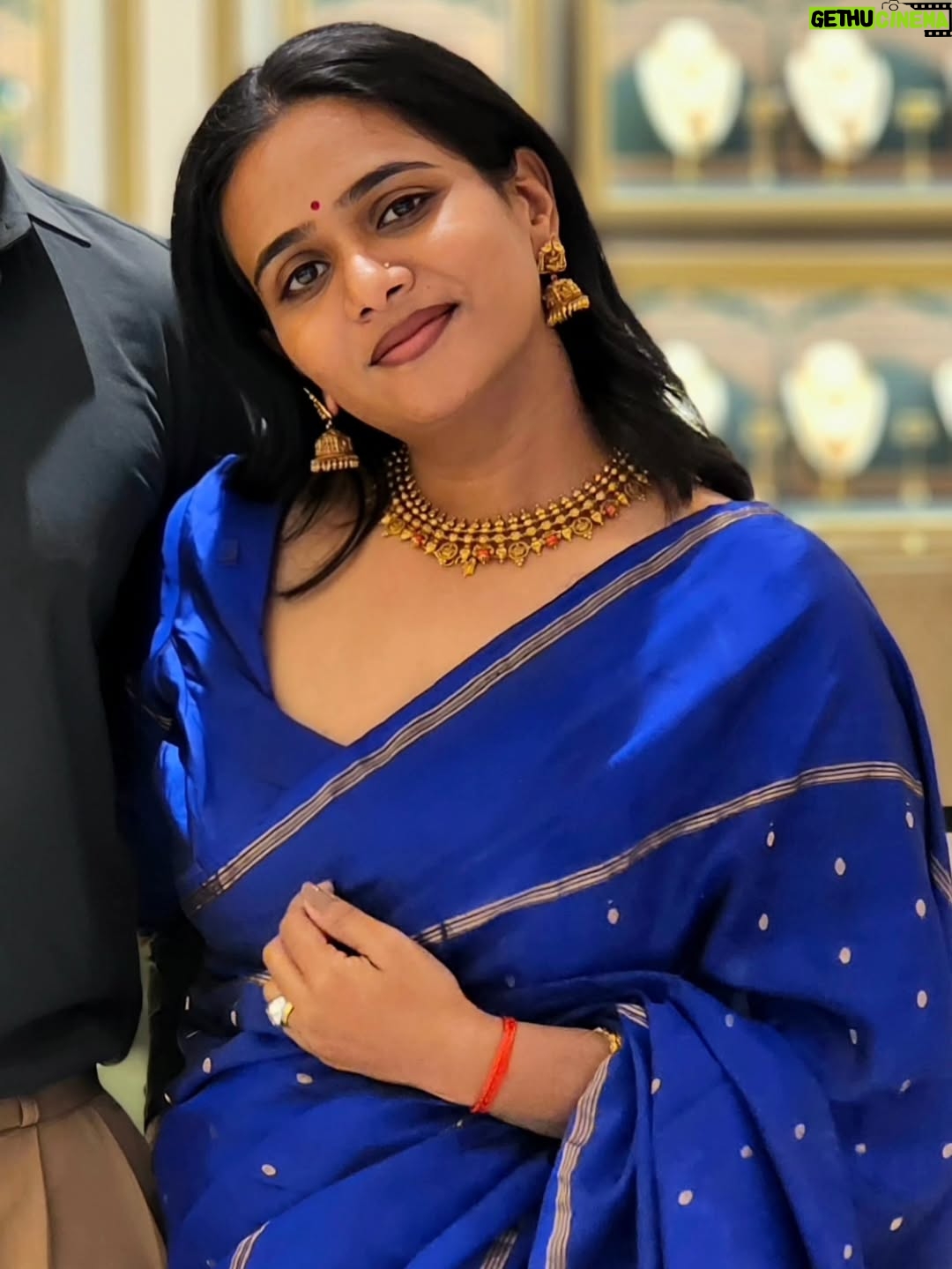Moulya - 39.2K Likes - When  i ask for necklace his rection b like🙄
@pratheekpro
