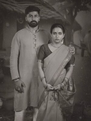 Moulya Instagram - This was my dream to recreate
Concept by @moulya_offl “Back in those days, even standing next to your husband for a photo felt like a bold move. Love was quiet, respect was loud, and emotions were captured in glances — not poses. Our vintage shoot brings back that timeless charm, where simplicity told the most beautiful stories.”
Comment ur opinion 😍
Tq for this photography🙌🏼❤️ @chidu.ln_portraits