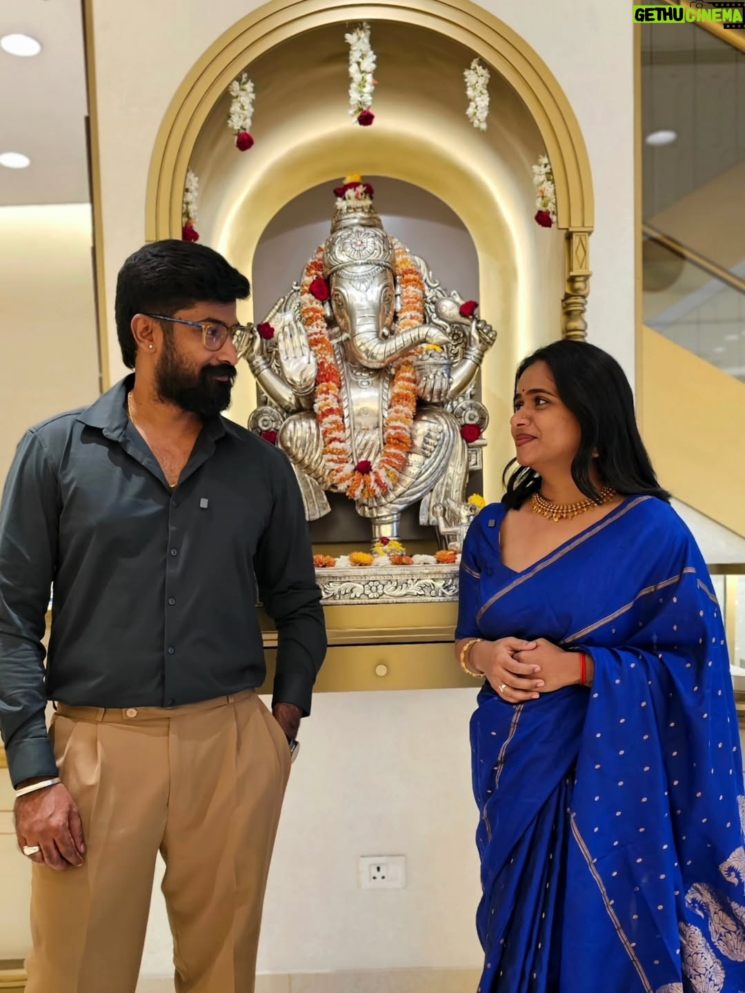 Moulya - 39.2K Likes - When  i ask for necklace his rection b like🙄
@pratheekpro