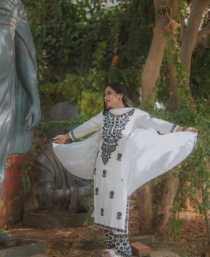 Moulya Instagram - Us❤️🧿🧿
My beautiful kurtha set is from ❤️❤️@rayaru.co
Captured by @naveenvcphotography