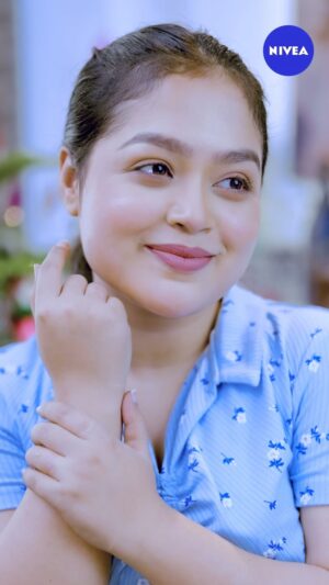 Moumita Tiya Mukherjee Instagram - ত্বকের সম্পূর্ণ যত্নের জন্য আমাদের পূর্ণ ভরসা NIVEA Body Milk 5-in-1 Lotion এর উপর ।
এটি আমার ত্বককে রাখে নরম এবং স্বাস্থ্যোজ্জ্বল , ৪৮ ঘণ্টা পর্যন্ত দীর্ঘস্থায়ী আর্দ্রতা দিয়ে।
আপনার ত্বককেও দিন ওর প্রয়োজনীয় যত্ন, NIVEA Body Milk 5-in-1 Lotion এর মাধ্যমে ।
এছাড়াও, NIVEA Purna’ য় অংশগ্রহণ করুন, বিশেষ মানুষের সাথে ছবি সহ শেয়ার করুন
আপনার জীবনে সম্পূর্ণ হয়ে ওঠার গল্প | Missed Call দিন 8657865751 -এই নম্বর এ
তাছাড়া নিচে দেওয়া QR Code Scan করে অংশগ্রহণ করতে পারেন |
বিস্তারিত জানতে লগ-ইন করুন www.niveapurna.in-এ |
#NIVEA #NIVEAForYou #NIVEAIndia #NIVEABodyLotion #NIVEA5in1BodyLotion
#WinterCare #Skincare #NiveaBodyMilk5in1 #NiveaPurna2024
*Tnc apply
https://niveapurna.blogspot.com/2024/12/terms-and-conditions-governing.html