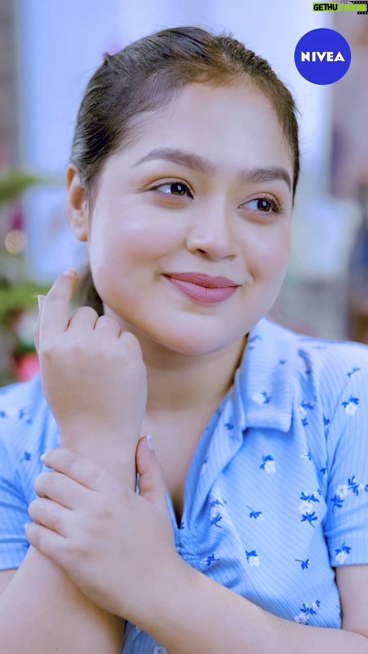 Moumita Tiya Mukherjee - 1.1K Likes - ত্বকের সম্পূর্ণ যত্নের জন্য আমাদের পূর্ণ ভরসা NIVEA Body Milk 5-in-1 Lotion এর উপর ।
এটি আমার ত্বককে রাখে নরম এবং স্বাস্থ্যোজ্জ্বল , ৪৮ ঘণ্টা পর্যন্ত দীর্ঘস্থায়ী আর্দ্রতা দিয়ে।
আপনার ত্বককেও দিন ওর প্রয়োজনীয় যত্ন, NIVEA Body Milk 5-in-1 Lotion এর মাধ্যমে ।

এছাড়াও, NIVEA Purna’ য় অংশগ্রহণ করুন, বিশেষ মানুষের সাথে ছবি সহ শেয়ার করুন
আপনার জীবনে সম্পূর্ণ হয়ে ওঠার গল্প | Missed Call দিন 8657865751 -এই নম্বর এ
তাছাড়া নিচে দেওয়া QR Code Scan করে অংশগ্রহণ করতে পারেন |

বিস্তারিত জানতে লগ-ইন করুন  www.niveapurna.in-এ |

#NIVEA #NIVEAForYou #NIVEAIndia #NIVEABodyLotion #NIVEA5in1BodyLotion
#WinterCare #Skincare #NiveaBodyMilk5in1 #NiveaPurna2024

*Tnc apply
https://niveapurna.blogspot.com/2024/12/terms-and-conditions-governing.html