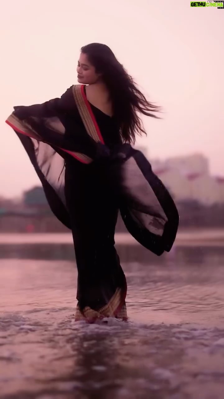 Moumita Tiya Mukherjee - 761 Likes - Vitamin sea 🌊 ❤️😌 @barsharesorts 
Videography by @ranjans_photography 

#reels #viral #instagram #sanamterikasam❤️