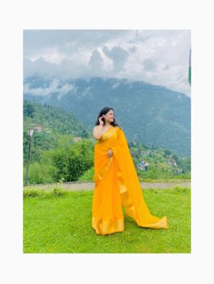 Moumita Tiya Mukherjee Instagram - ✨ PURE ORGANZA BANARASI ✨
Booking number is 8836388043 📩