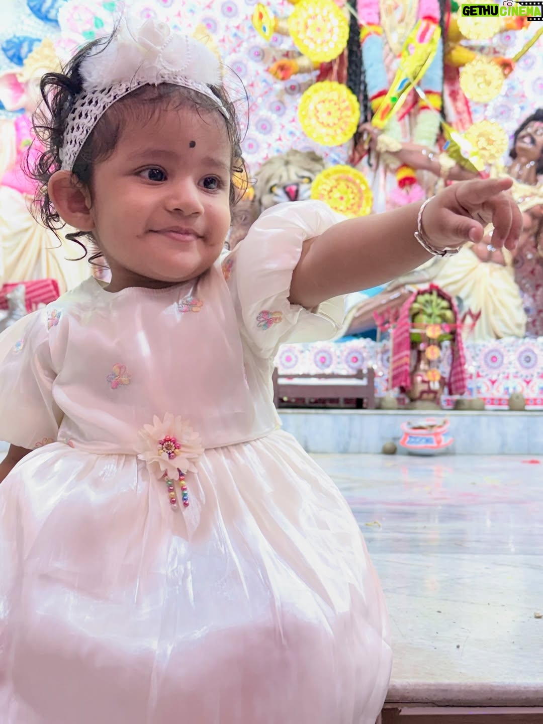 Moumita Tiya Mukherjee - 700 Likes - আমাদের ষষ্ঠী ❤️❤️🧿🧿 

#photo #pujo #durgapujo #sosthi #sosthisorted❤️ #mregankana #viral