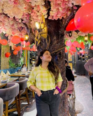 Moumita Tiya Mukherjee Instagram - Love me like you do 🧿😌❤️
#reels #viral #viralvideos #reelsinstagram #post