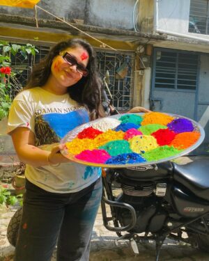 Moumita Tiya Mukherjee Instagram - After marriage officially it’s our first holi celebration ❤️🧿
#reels #photos #holi #happyholi #love #couple