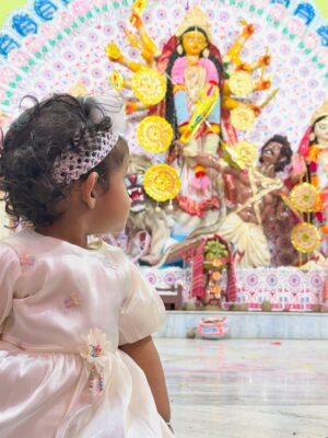 Moumita Tiya Mukherjee Instagram - আমাদের ষষ্ঠী ❤️❤️🧿🧿
#photo #pujo #durgapujo #sosthi #sosthisorted❤️ #mregankana #viral
