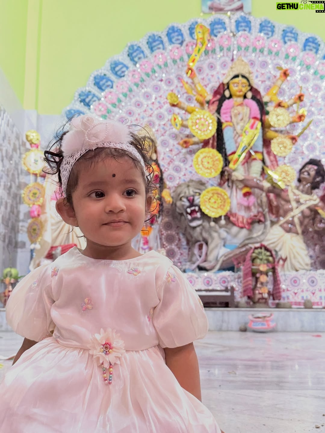 Moumita Tiya Mukherjee - 700 Likes - আমাদের ষষ্ঠী ❤️❤️🧿🧿 

#photo #pujo #durgapujo #sosthi #sosthisorted❤️ #mregankana #viral