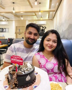Moumita Tiya Mukherjee Instagram - Happy birthday to you মিঠির বাবা 🥹❤️ সুস্থ থাকো ভালো থাকো ❤️ আরও অনেক প্রমোশন পাও আশীর্বাদ করলাম ❤️ কিন্তু সময় কম দিলে চলবেনা….. জন্মদিন উপলক্ষে সময় সীমা টাও বাড়াতে হবে 😩😩
থাক আর বেশি ভাট বকলাম না 🤪
Enjoy your day 🥹❤️ without me 😩😩