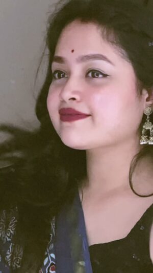 Moumita Tiya Mukherjee Instagram - 🙈🙈🙈😍😍 #reels #viral #oldisgold #instagram