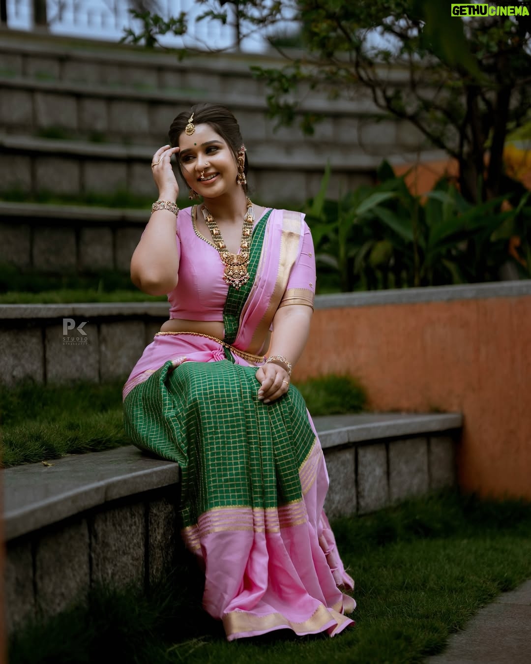Mouna Guddemane - 43.1K Likes - 🪷🦚
MUA: @makeup_by_manju_ 
Hairdo: @makeover_with_manjula_ 
Styling: @savitha_reddy 
Saree: @sri_sai_mysore_silks 
Blouse: @versatile_design_studio 
Jewellery: @desilverstudioblr 
PC: @pkstudiophotography 
.
.
.
#mouna #mouna_guddemane #charu #saree #kantara #kannada #trending #viral #foryou #instagram #instamood #instadaily