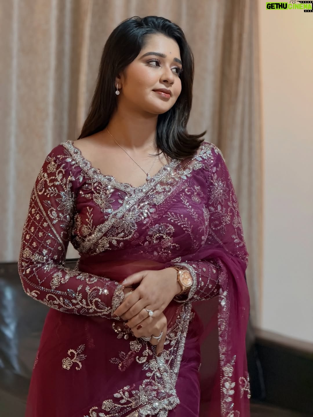 Mouna Guddemane - 46.7K Likes - I don’t seek approval. I own presence.✨
______________________________________________
Outfit: @rentyourlook_by_chandangowda 
  @chandangowda_official