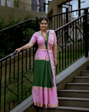 Mouna Guddemane Instagram - 🪷🦚
MUA: @makeup_by_manju_ 
Hairdo: @makeover_with_manjula_ 
Styling: @savitha_reddy 
Saree: @sri_sai_mysore_silks 
Blouse: @versatile_design_studio 
Jewellery: @desilverstudioblr 
PC: @pkstudiophotography 
.
.
.
#mouna #mouna_guddemane #charu #saree #kantara #kannada #trending #viral #foryou #instagram #instamood #instadaily