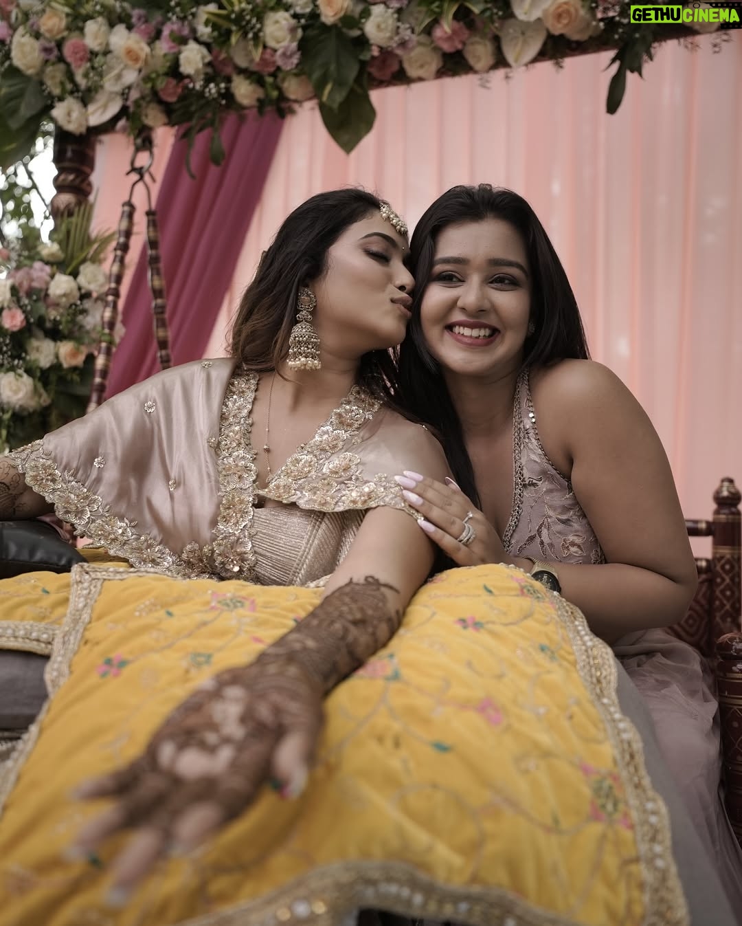 Mouna Guddemane - 258.9K Likes - “At my best friend’s wedding, I’m the chief laughter officer.”😂♥️
PC: @vivahatantra 
____________________________________________
#mouna #mouna_guddemane #madve #bestfriendsforever #charu #mehandi #instagram #instagood #instadaily #love #dance