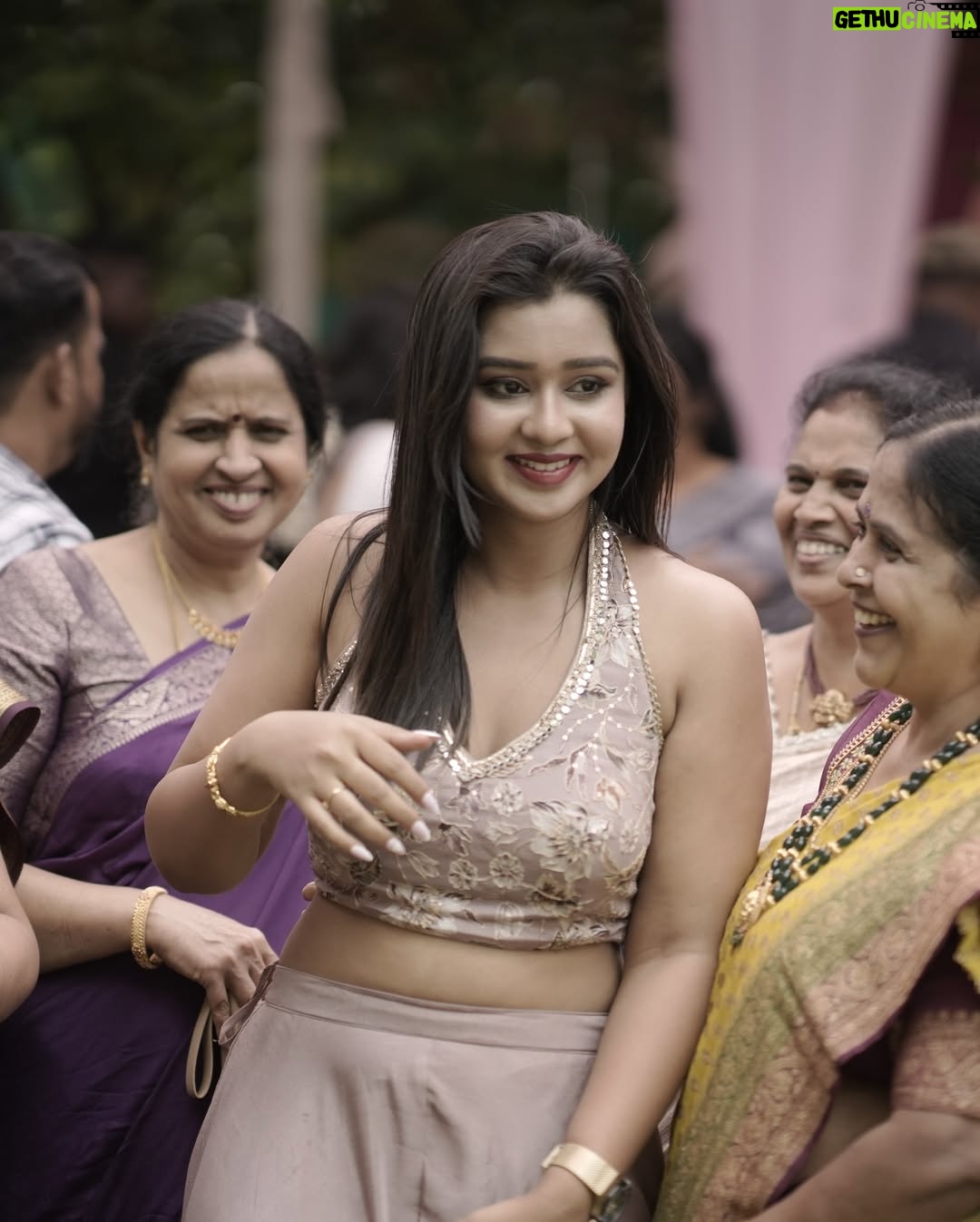 Mouna Guddemane - 258.9K Likes - “At my best friend’s wedding, I’m the chief laughter officer.”😂♥️
PC: @vivahatantra 
____________________________________________
#mouna #mouna_guddemane #madve #bestfriendsforever #charu #mehandi #instagram #instagood #instadaily #love #dance