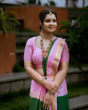 Mouna Guddemane Instagram - 🪷🦚
MUA: @makeup_by_manju_ 
Hairdo: @makeover_with_manjula_ 
Styling: @savitha_reddy 
Saree: @sri_sai_mysore_silks 
Blouse: @versatile_design_studio 
Jewellery: @desilverstudioblr 
PC: @pkstudiophotography 
.
.
.
#mouna #mouna_guddemane #charu #saree #kantara #kannada #trending #viral #foryou #instagram #instamood #instadaily