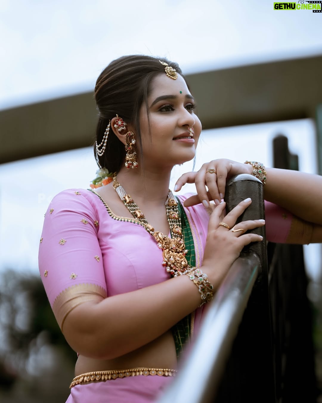 Mouna Guddemane - 43.1K Likes - 🪷🦚
MUA: @makeup_by_manju_ 
Hairdo: @makeover_with_manjula_ 
Styling: @savitha_reddy 
Saree: @sri_sai_mysore_silks 
Blouse: @versatile_design_studio 
Jewellery: @desilverstudioblr 
PC: @pkstudiophotography 
.
.
.
#mouna #mouna_guddemane #charu #saree #kantara #kannada #trending #viral #foryou #instagram #instamood #instadaily