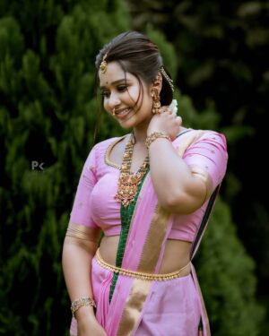 Mouna Guddemane Instagram - 🪷🦚
MUA: @makeup_by_manju_ 
Hairdo: @makeover_with_manjula_ 
Styling: @savitha_reddy 
Saree: @sri_sai_mysore_silks 
Blouse: @versatile_design_studio 
Jewellery: @desilverstudioblr 
PC: @pkstudiophotography 
.
.
.
#mouna #mouna_guddemane #charu #saree #kantara #kannada #trending #viral #foryou #instagram #instamood #instadaily