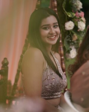 Mouna Guddemane Instagram - “At my best friend’s wedding, I’m the chief laughter officer.”😂♥️
PC: @vivahatantra 
____________________________________________
#mouna #mouna_guddemane #madve #bestfriendsforever #charu #mehandi #instagram #instagood #instadaily #love #dance