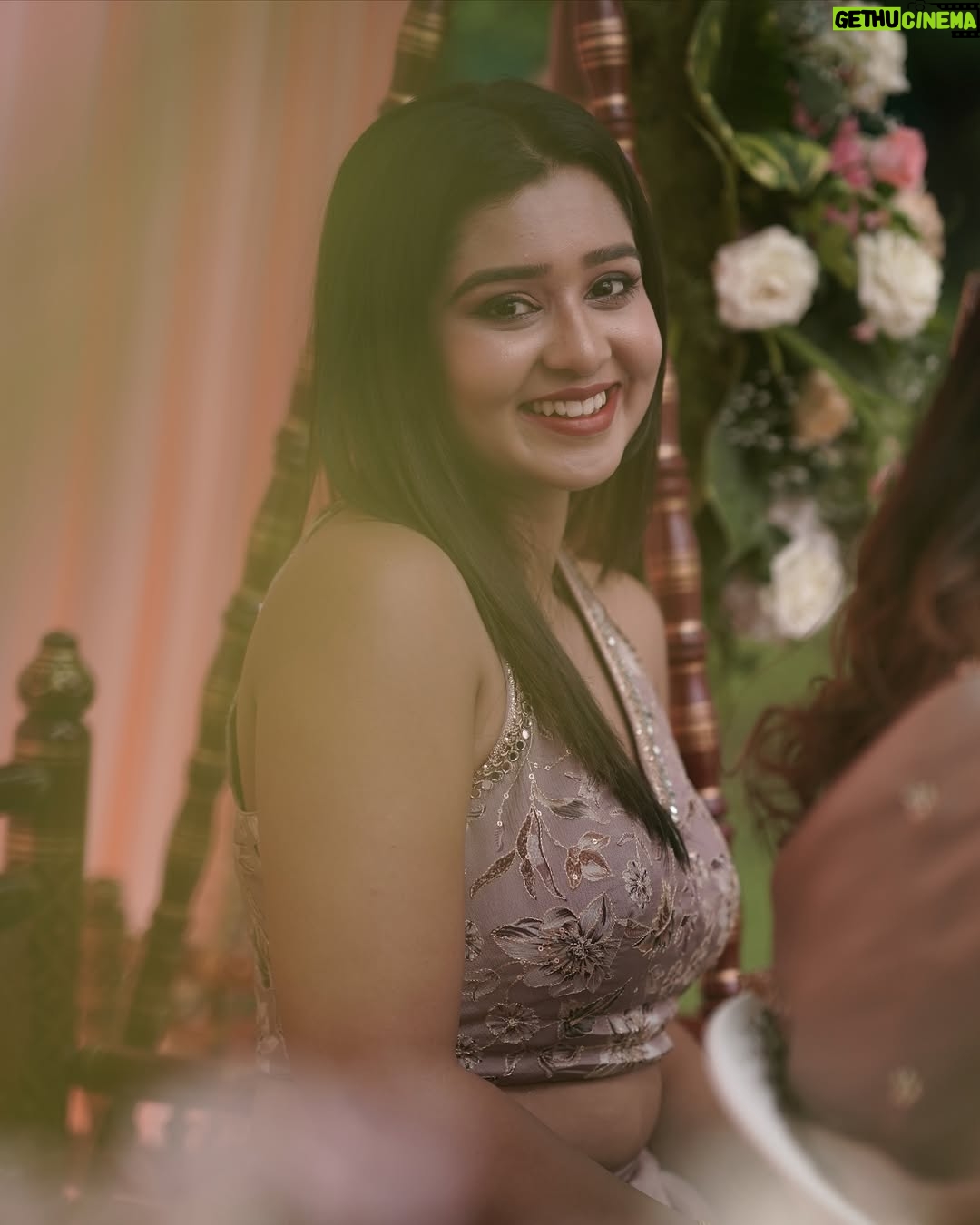 Mouna Guddemane - 258.9K Likes - “At my best friend’s wedding, I’m the chief laughter officer.”😂♥️
PC: @vivahatantra 
____________________________________________
#mouna #mouna_guddemane #madve #bestfriendsforever #charu #mehandi #instagram #instagood #instadaily #love #dance