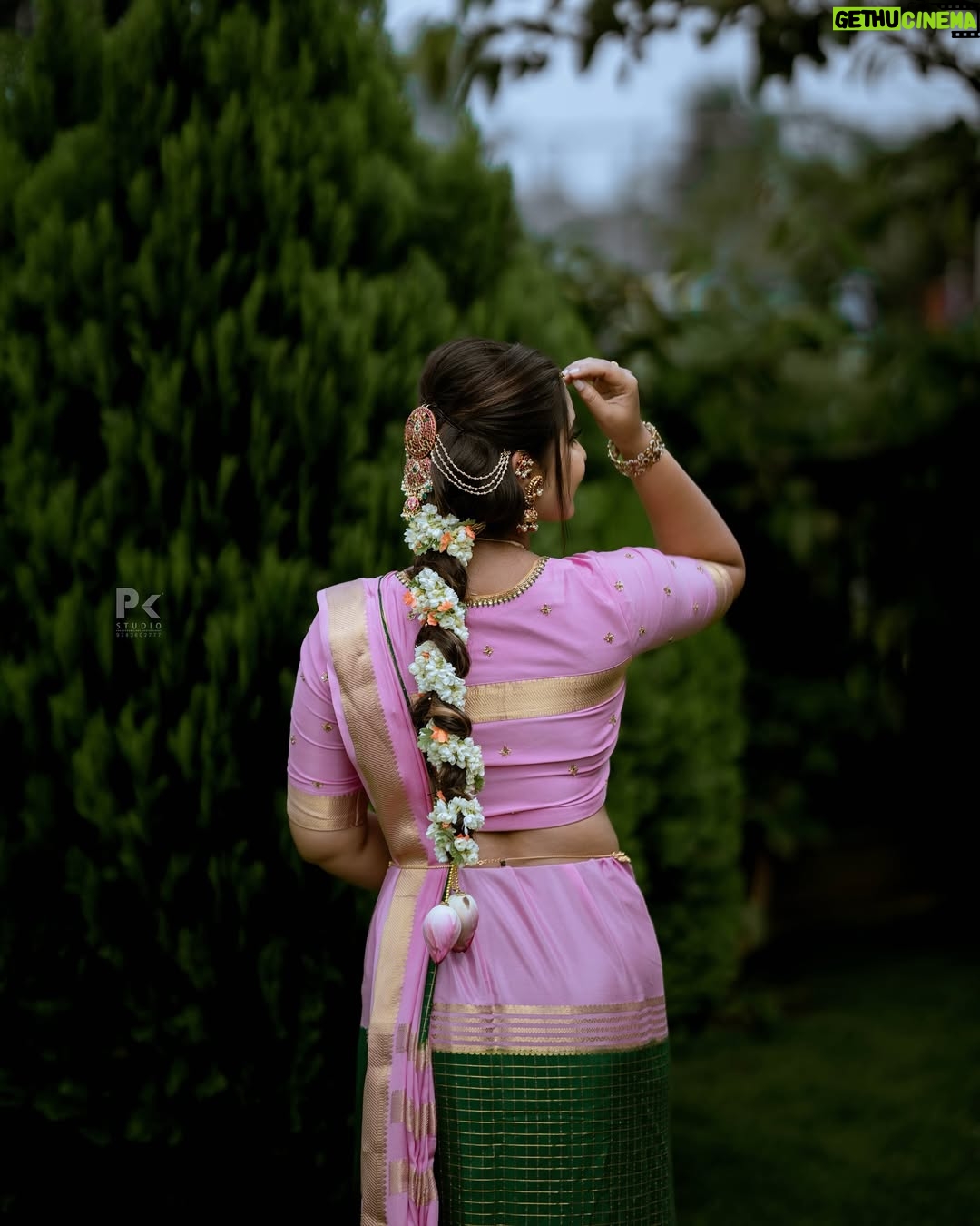 Mouna Guddemane - 43.1K Likes - 🪷🦚
MUA: @makeup_by_manju_ 
Hairdo: @makeover_with_manjula_ 
Styling: @savitha_reddy 
Saree: @sri_sai_mysore_silks 
Blouse: @versatile_design_studio 
Jewellery: @desilverstudioblr 
PC: @pkstudiophotography 
.
.
.
#mouna #mouna_guddemane #charu #saree #kantara #kannada #trending #viral #foryou #instagram #instamood #instadaily