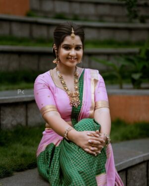 Mouna Guddemane Instagram - 🪷🦚
MUA: @makeup_by_manju_ 
Hairdo: @makeover_with_manjula_ 
Styling: @savitha_reddy 
Saree: @sri_sai_mysore_silks 
Blouse: @versatile_design_studio 
Jewellery: @desilverstudioblr 
PC: @pkstudiophotography 
.
.
.
#mouna #mouna_guddemane #charu #saree #kantara #kannada #trending #viral #foryou #instagram #instamood #instadaily