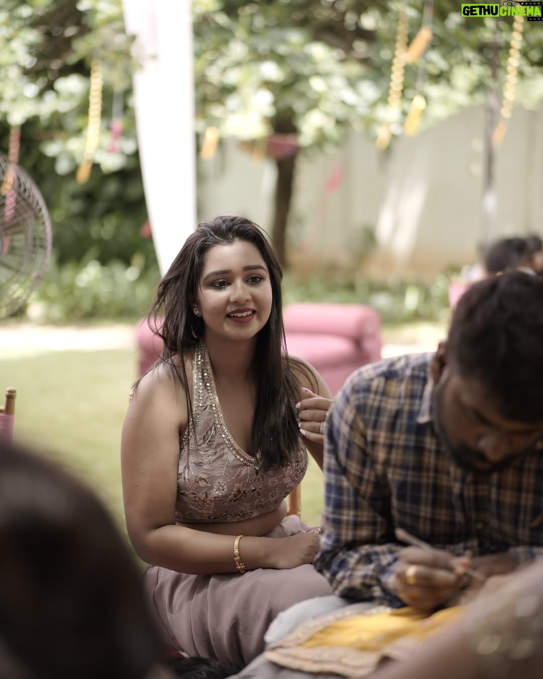 Mouna Guddemane - 258.9K Likes - “At my best friend’s wedding, I’m the chief laughter officer.”😂♥️
PC: @vivahatantra 
____________________________________________
#mouna #mouna_guddemane #madve #bestfriendsforever #charu #mehandi #instagram #instagood #instadaily #love #dance