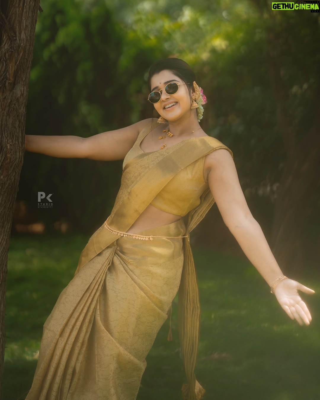 Mouna Guddemane - 69.6K Likes - Golden mood, graceful vibe ✨💛
Saree: @achchari_sarees 
Choker: @shimmerwithlove 
MUA: @makeup_by_manju_ 
Hairdo & styling : @makeover_with_manjula_ 
PC: @pkstudiophotography 
Designer : @rhythm_designer_studio 
.
.
.
#mouna #mouna_guddemane #charu #saree #ᴅʙᴏss #traditonal #kannadasong #kannada #trending #instagram #foryou #instagood