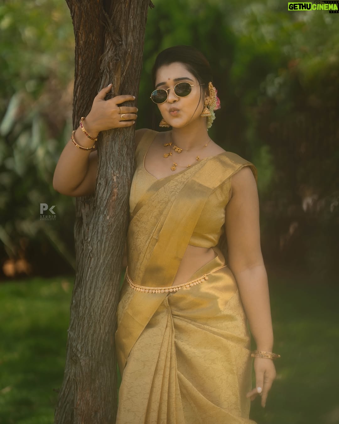 Mouna Guddemane - 69.6K Likes - Golden mood, graceful vibe ✨💛
Saree: @achchari_sarees 
Choker: @shimmerwithlove 
MUA: @makeup_by_manju_ 
Hairdo & styling : @makeover_with_manjula_ 
PC: @pkstudiophotography 
Designer : @rhythm_designer_studio 
.
.
.
#mouna #mouna_guddemane #charu #saree #ᴅʙᴏss #traditonal #kannadasong #kannada #trending #instagram #foryou #instagood