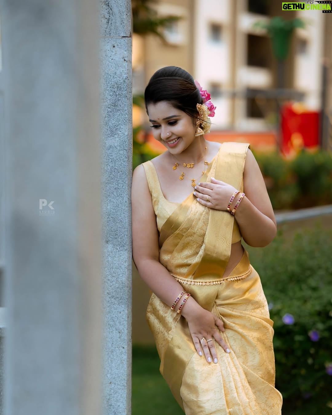 Mouna Guddemane - 69.6K Likes - Golden mood, graceful vibe ✨💛
Saree: @achchari_sarees 
Choker: @shimmerwithlove 
MUA: @makeup_by_manju_ 
Hairdo & styling : @makeover_with_manjula_ 
PC: @pkstudiophotography 
Designer : @rhythm_designer_studio 
.
.
.
#mouna #mouna_guddemane #charu #saree #ᴅʙᴏss #traditonal #kannadasong #kannada #trending #instagram #foryou #instagood