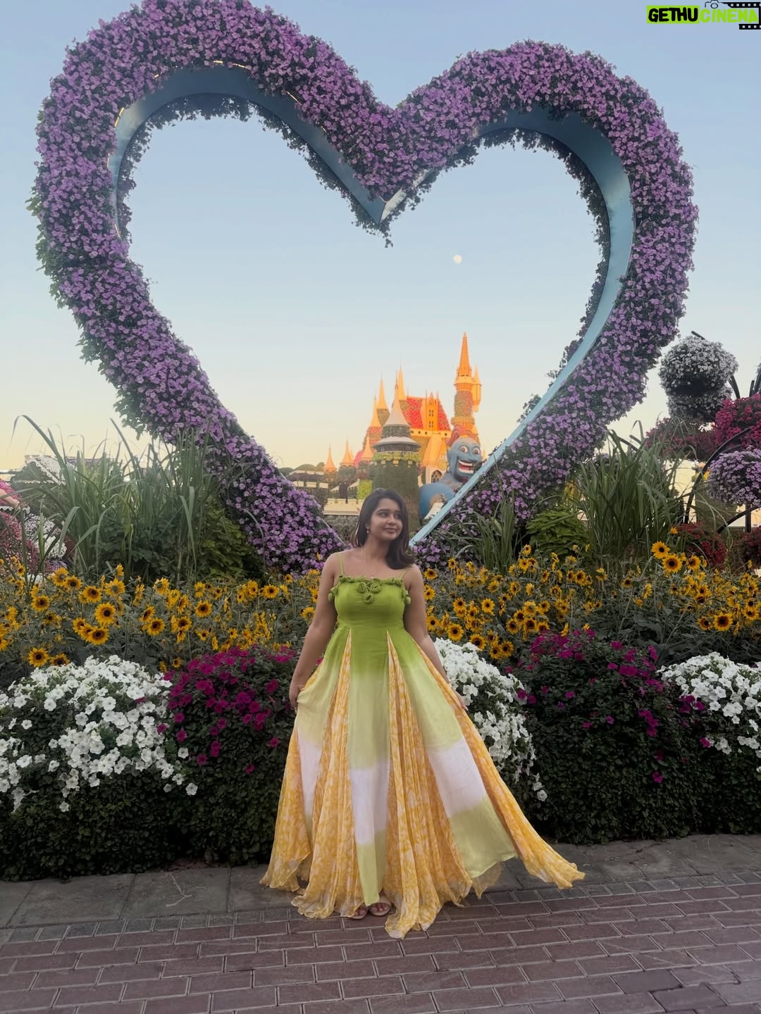 Mouna Guddemane - 36.1K Likes - Royal mood activated.❤️🦋
.
.
.
.
.
#mouna #dubai #vacation #instagram #fyp