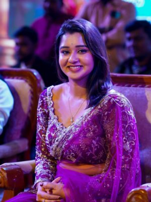 Mouna Guddemane Instagram - Felt cute 🥰 
Outfit: @chandangowda_official 
  @rentyourlook_by_chandangowda 
.
.
.
.
.
#mouna #mouna_guddemane #saree #goodvibes #instagram